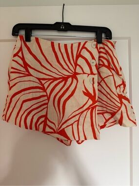 Lost + Wander Cream Linen-Blend Shorts with Red Palm Print